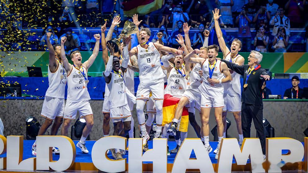 即将失去德国足协的阿迪达斯，将会从明年一月开始，取代匹克成为德国篮协的赞助商。匹