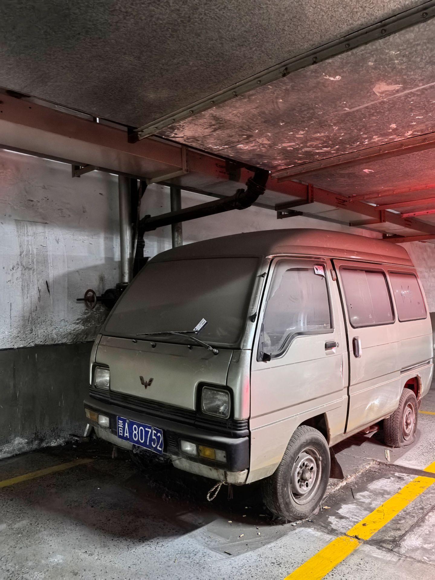 现在在太原很难见到这么多老车了。