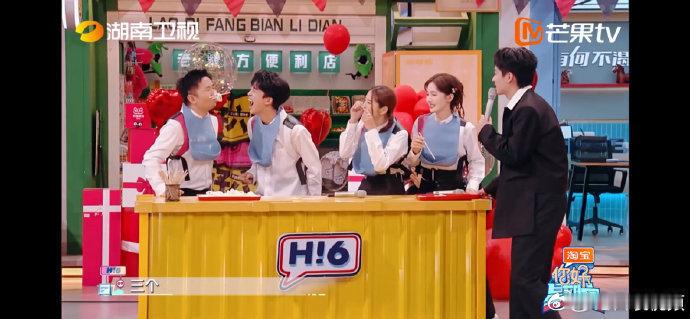  #杨迪用脸炒了盘洋葱圈##你好星期六# 迪哥这波操作，让人眼前一亮。用脸炒洋葱