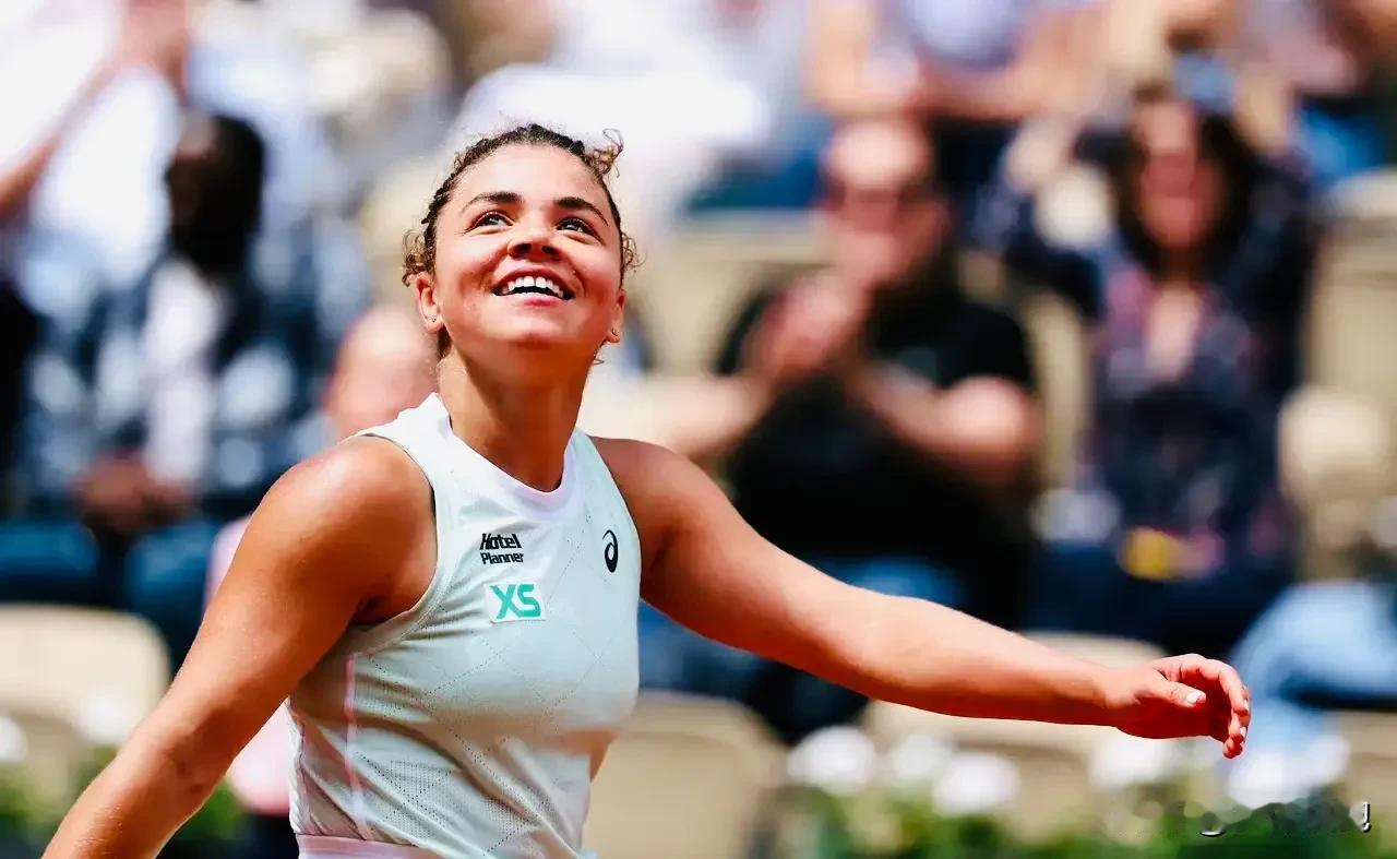 法网女单八强战今夜继续，最终的女单八强强中，前四号种子丝袜、萨巴、高芙、莱巴问问