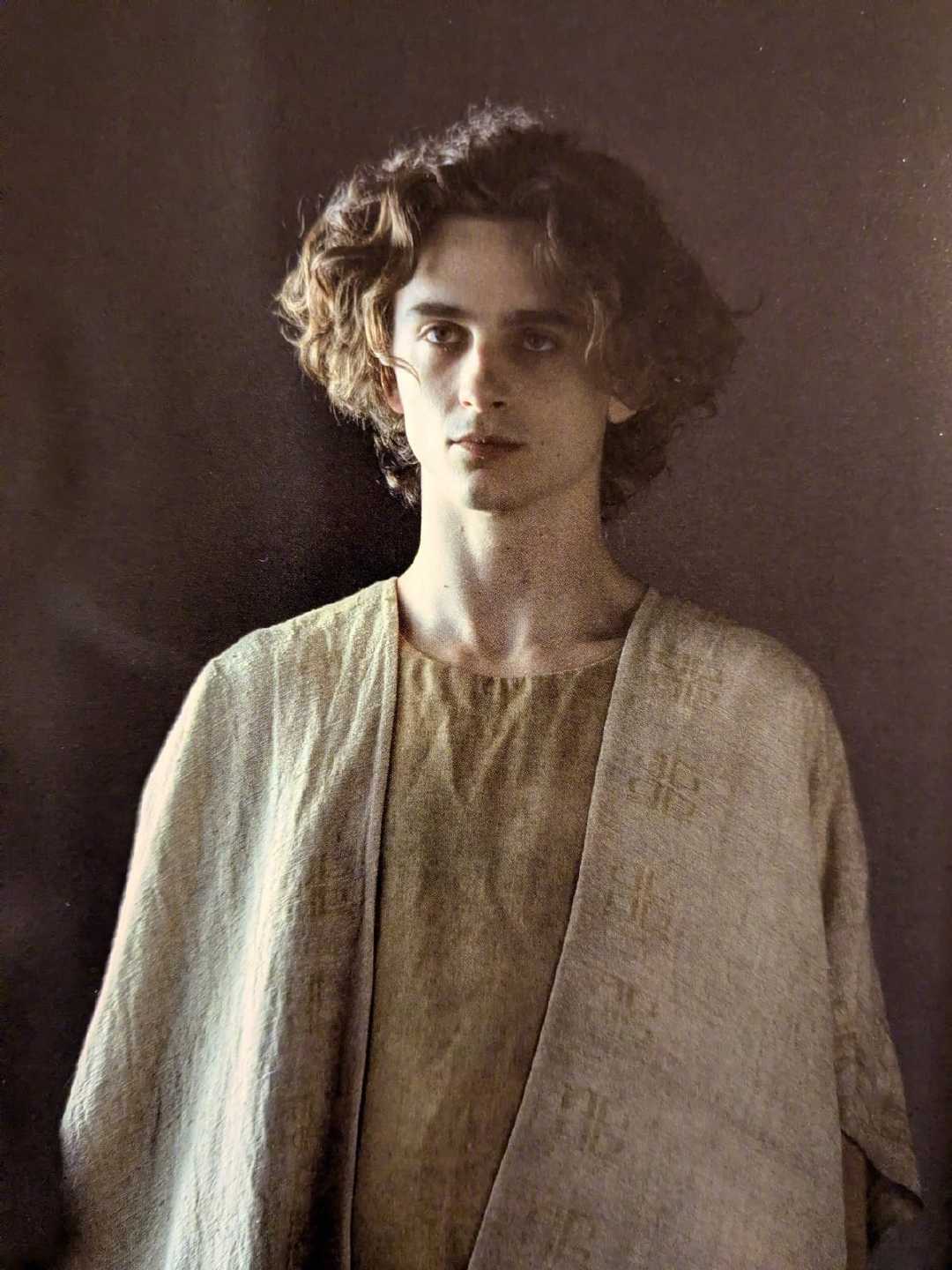 《》官宣正式杀青。近期《沙丘2》摄影书（Dune Part Two: The P