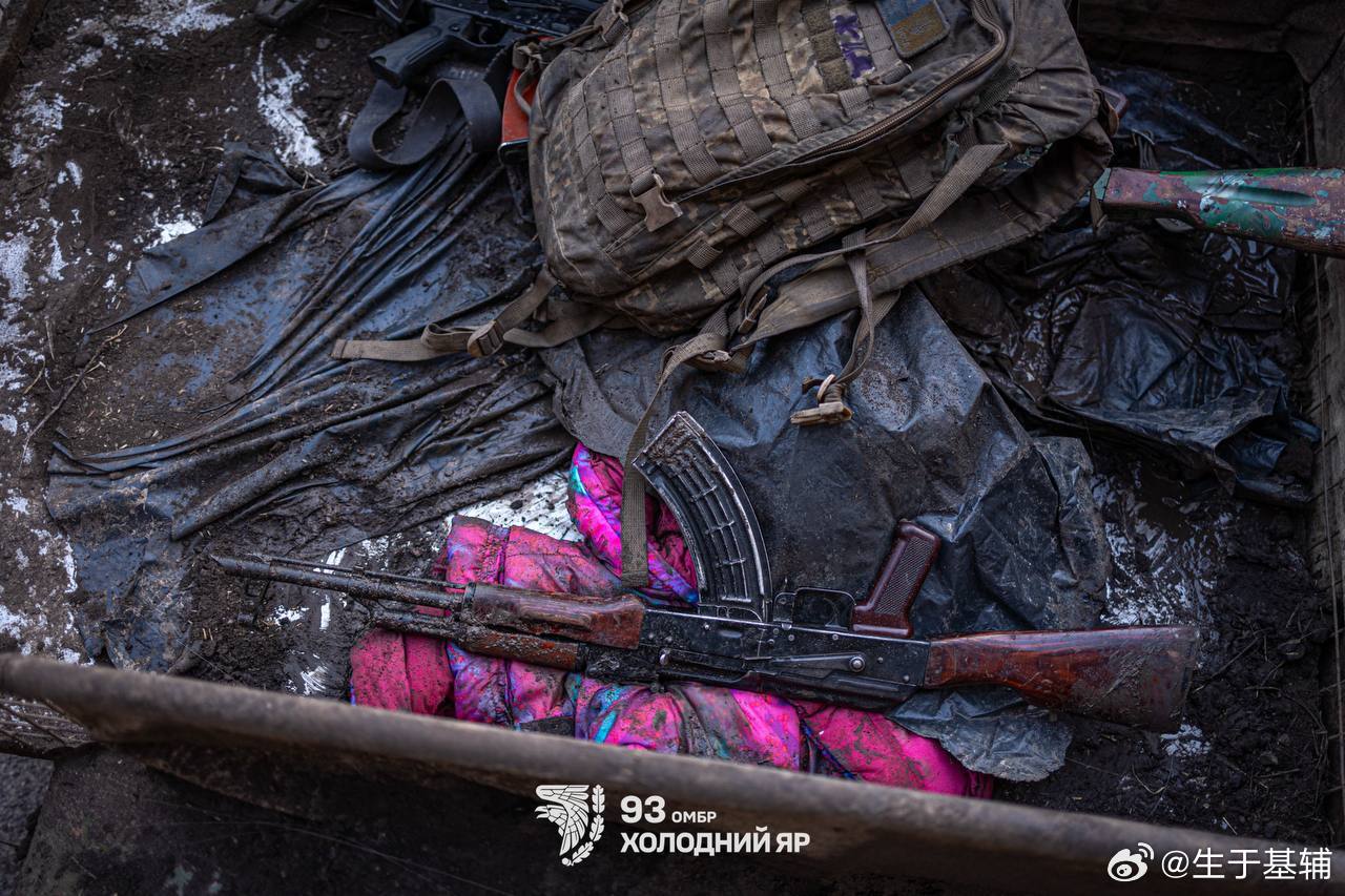 步兵们在科斯坦蒂尼夫卡方向坚守阵地长达224天。这三人均隶属于第93“霍洛德尼亚