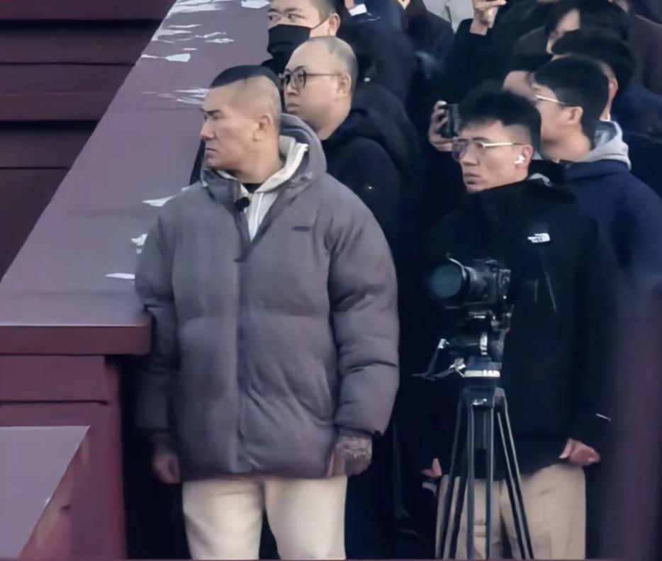 [浮云]台湾网红馆长结束沈阳的两天行程后又返回了北京，11月1日早上，馆长到天安