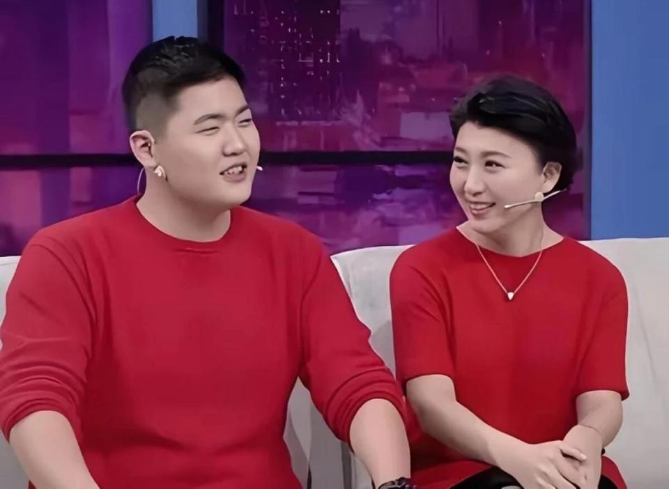 闫学晶道歉事件：担当、时机与公众人物的代价

闫学晶儿子转发道歉信，一句“娘的错