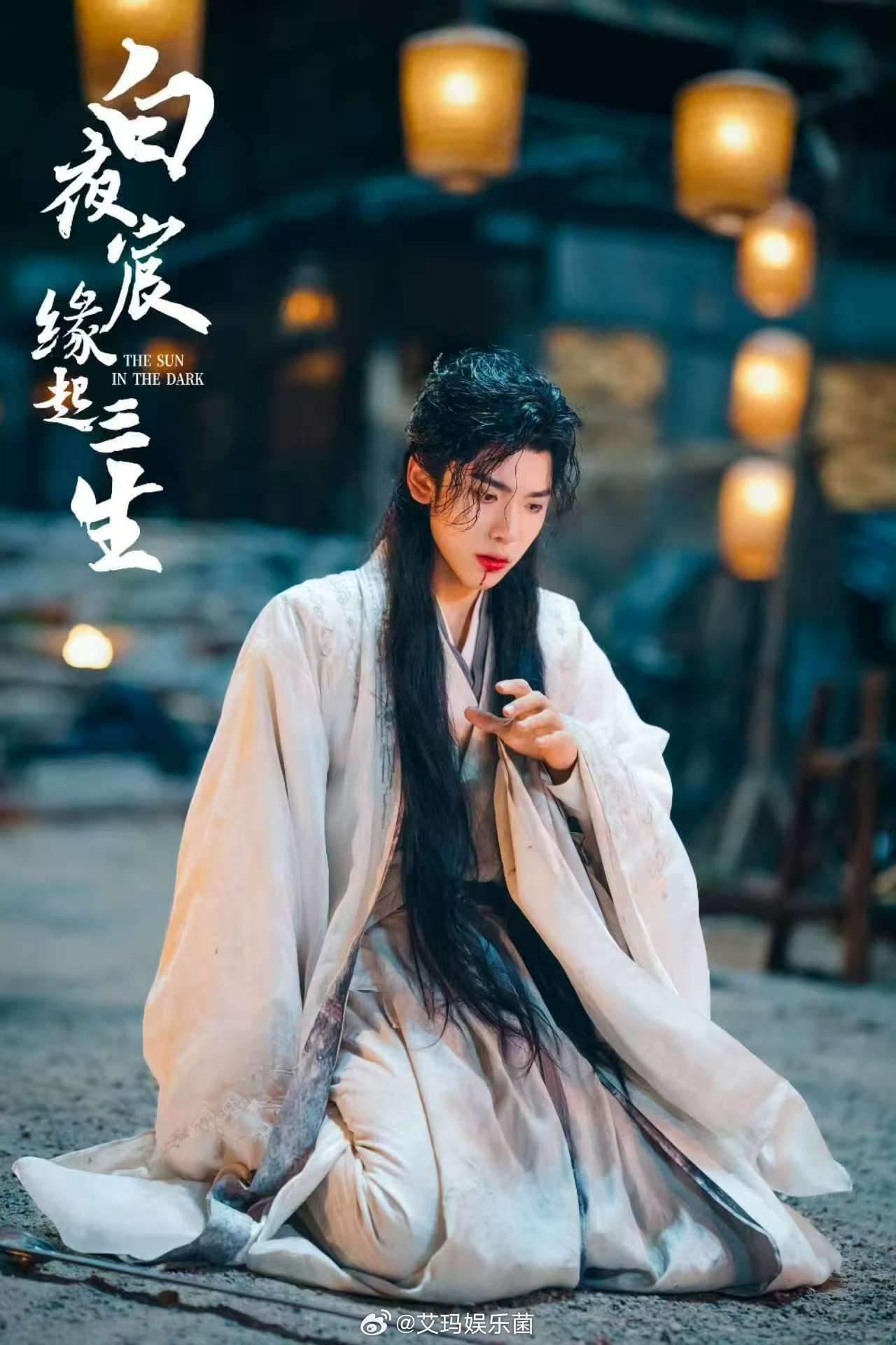 王子异古装破碎感 妈呀，夜宸渊这一跪，破碎感直接拉满！王子异的眼神太有戏了，仿佛