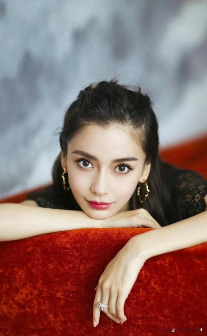 《论婚资》

文/范圣嘉
 
无房无车少余钱，
切莫轻娶美婵娟。
纵使情深难渡坎