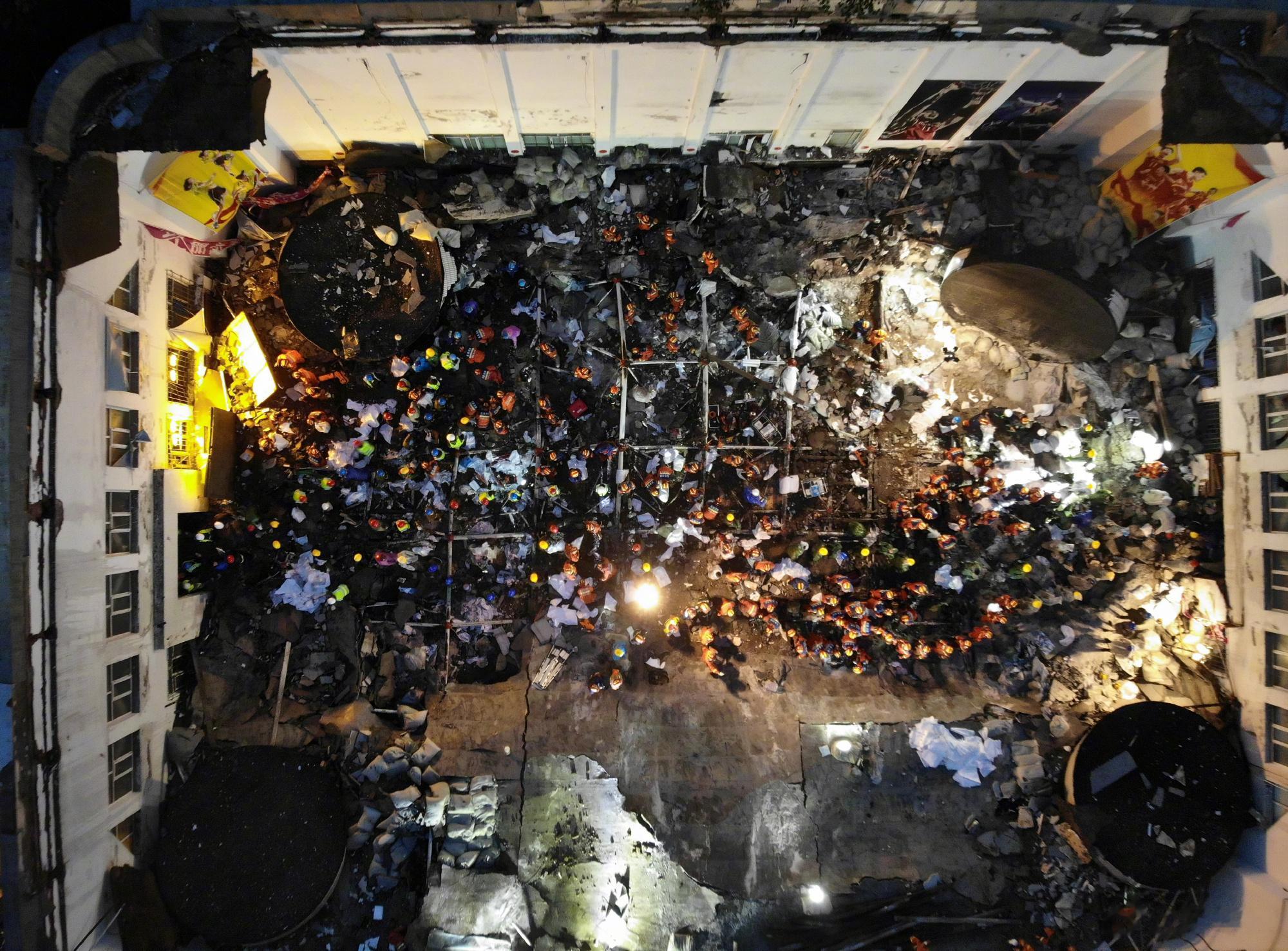 【[伤心][蜡烛]#齐齐哈尔体育馆坍塌事故已致9人死亡#】记者从齐齐哈尔市搜救现