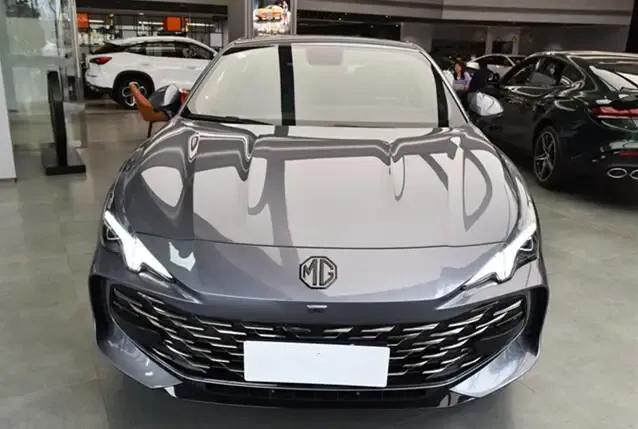 预算21万，这两款性能猛兽买哪个？名爵7顶配+12000元智能包+5000元波尔