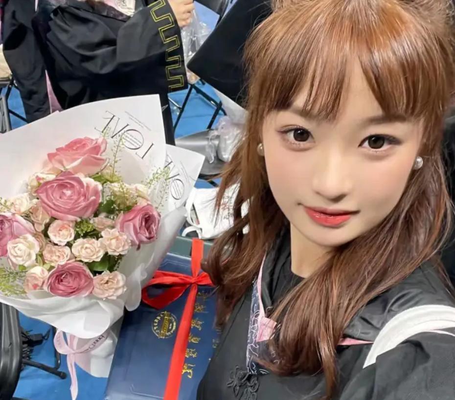 霸气！杨瀚森女友最新回应：老娘不是大专妹，是体育学院本科！
中国男篮球员杨瀚森，