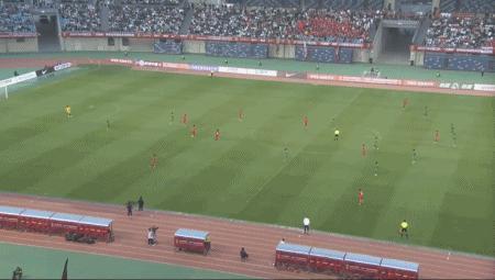 U16国足vs沙特U16 后场发动进攻 何思凡挑射破门 中国U16 1-0 沙特