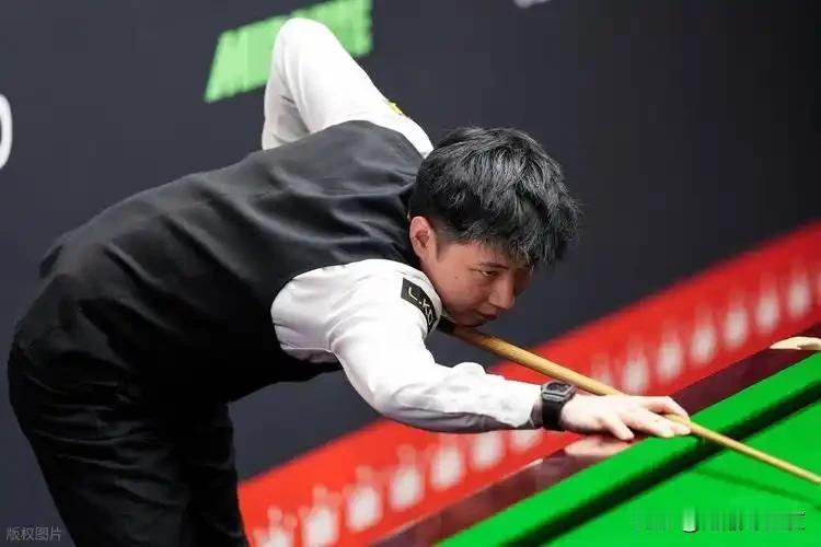 从禁赛低谷逆袭登顶！赵心童拿下斯诺克世界第一，丁俊晖之后中国第二人
 
8月27