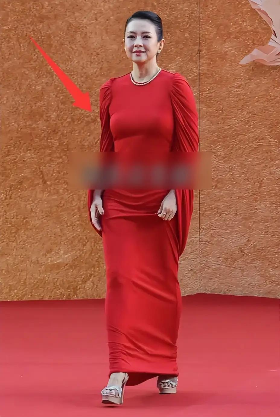 章子怡最近怎么都不像她了。像另外一个明星年轻一点的时候。