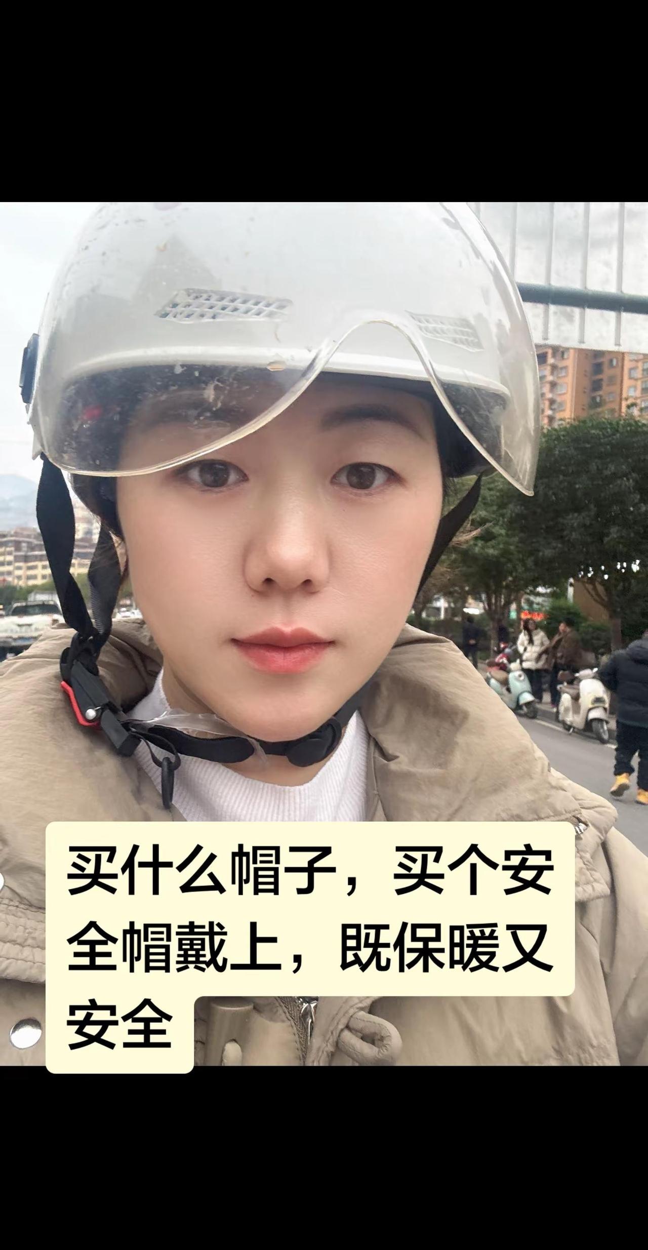 女骑手 安全骑行头盔必须戴