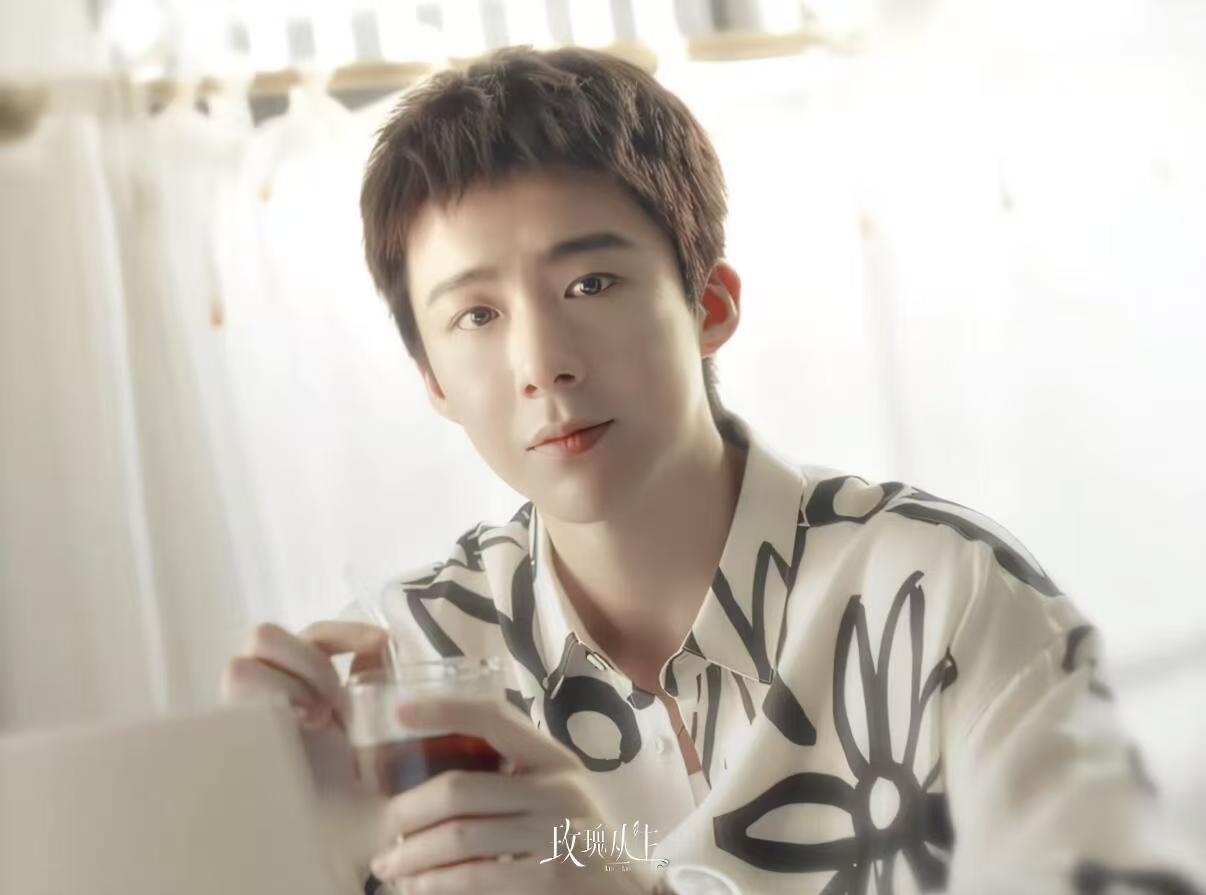 刘宇宁嫩回刚出道的时候了被刘宇宁栗子头狠狠戳中！少年感直接拉满，状态嫩回刚出道时