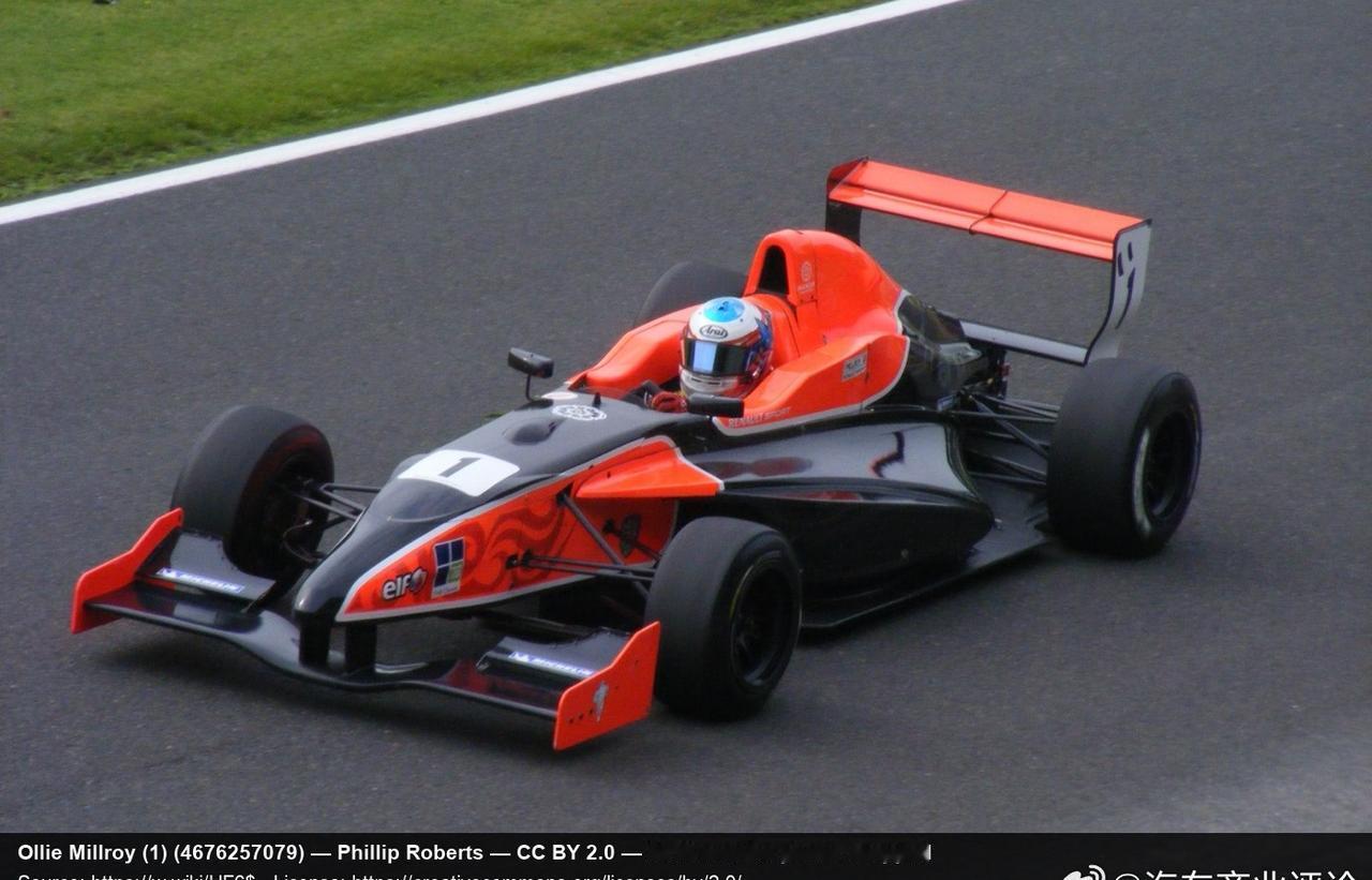 北京时间9月6日14时03分，China GT就上海站GT3组碰撞起火、车手受伤