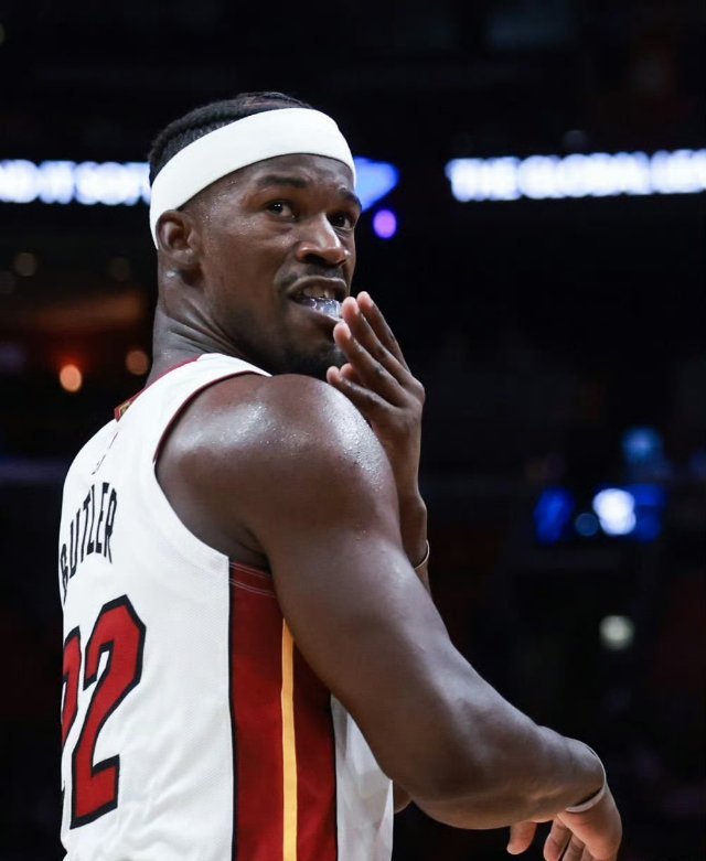 巴特勒不会与热火续约 据名记Shams报道，巴特勒与莱利面对面说了自己想被交易，