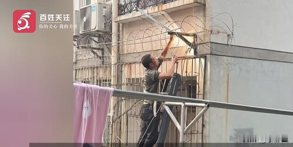 10月25日三峡大学，一名外籍留学生深夜徒手攀爬至女生宿舍二楼，企图猥亵一名女学