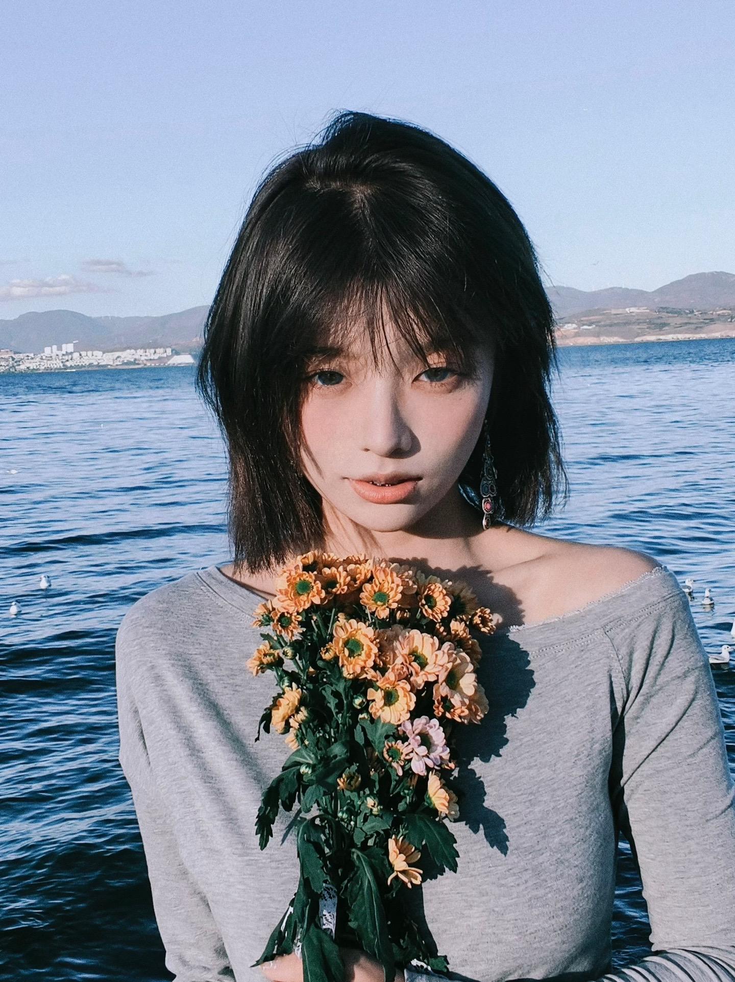 可你眼中深情的对白 如烟花短暂。禹宙中欣