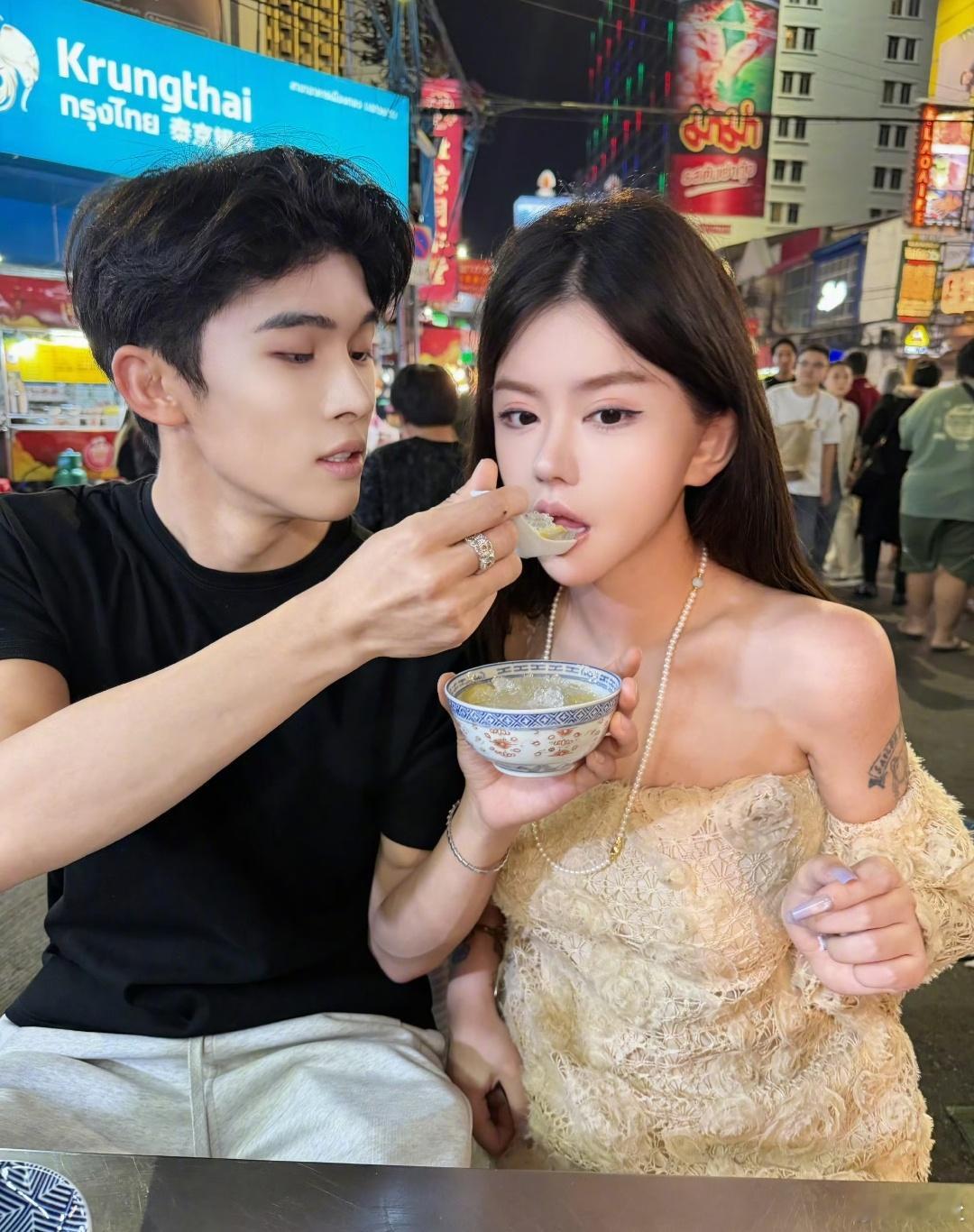 韩安冉和宋浩然这张照片拍的咋这么奇怪 