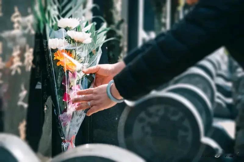 孝子祭奠母亲去世20周年请数万人看戏 孝子祭奠母亲去世20周年
请数万人看戏
最