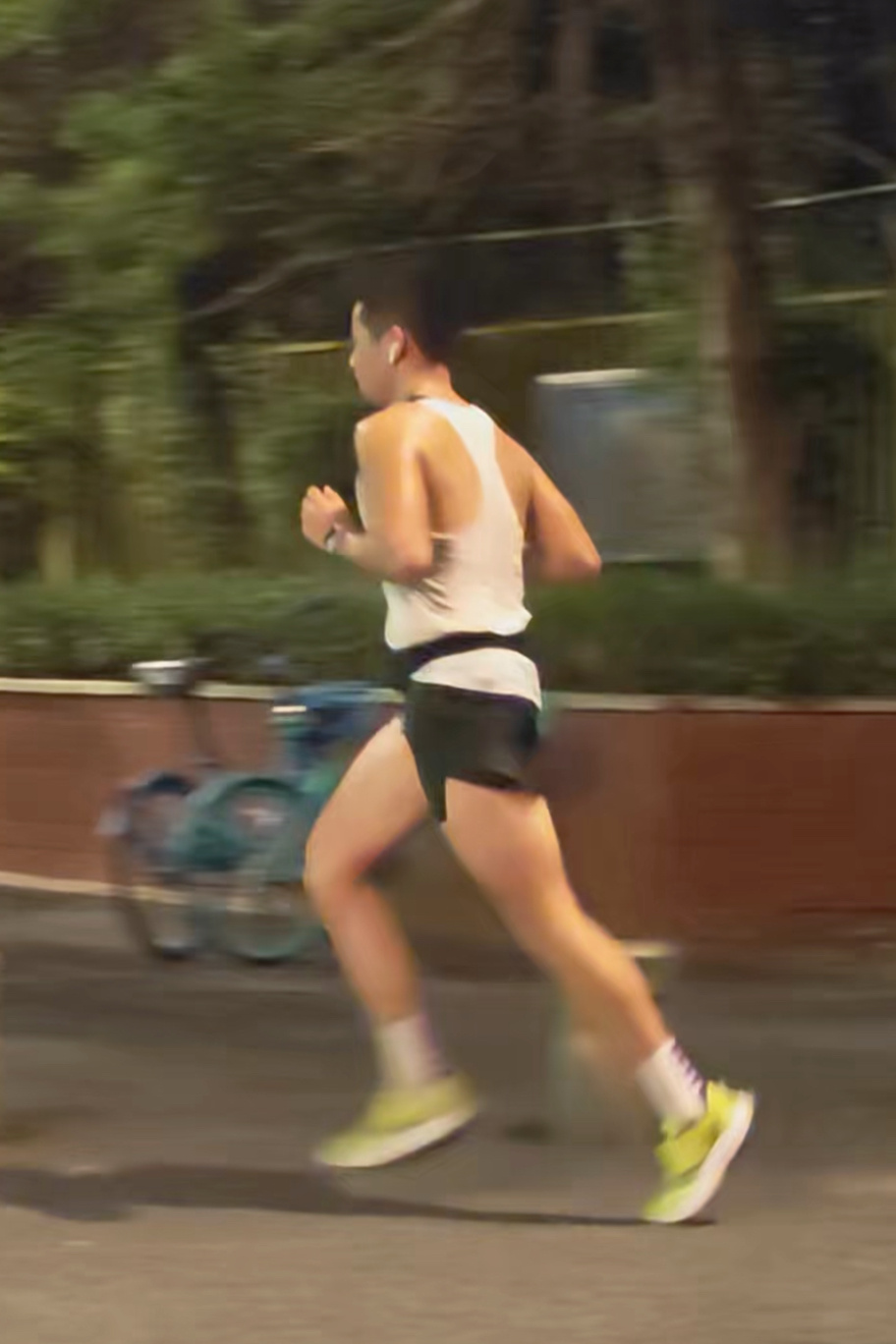 跑步打卡  15k | 打磨自己，从不是一件轻松的事今天一样的是压心率有氧，15