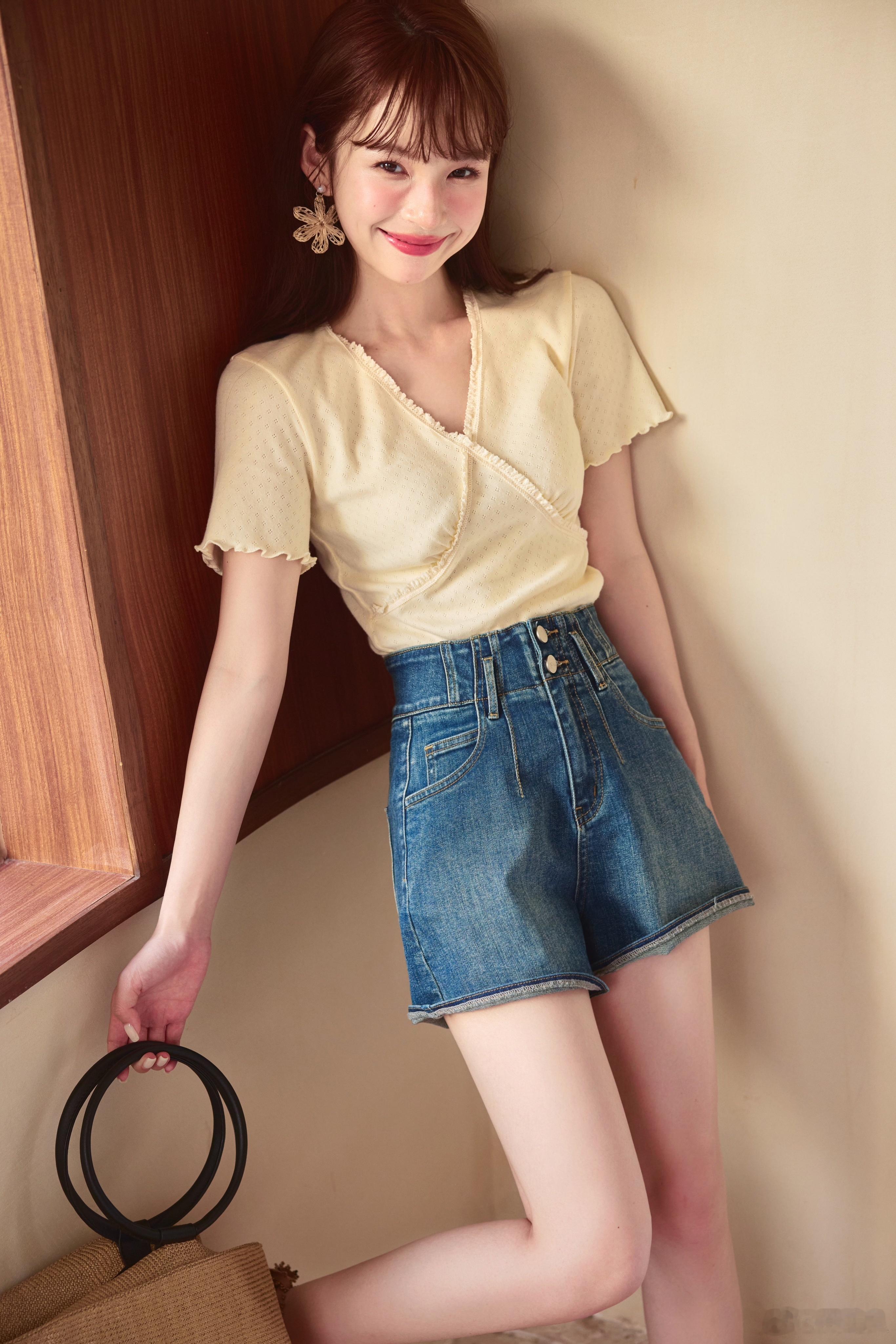 这套都加购了吗🌹软糯糯的衣服穿上就是韩女一枚呀牛仔裤大家等了很久的！这期也是搭