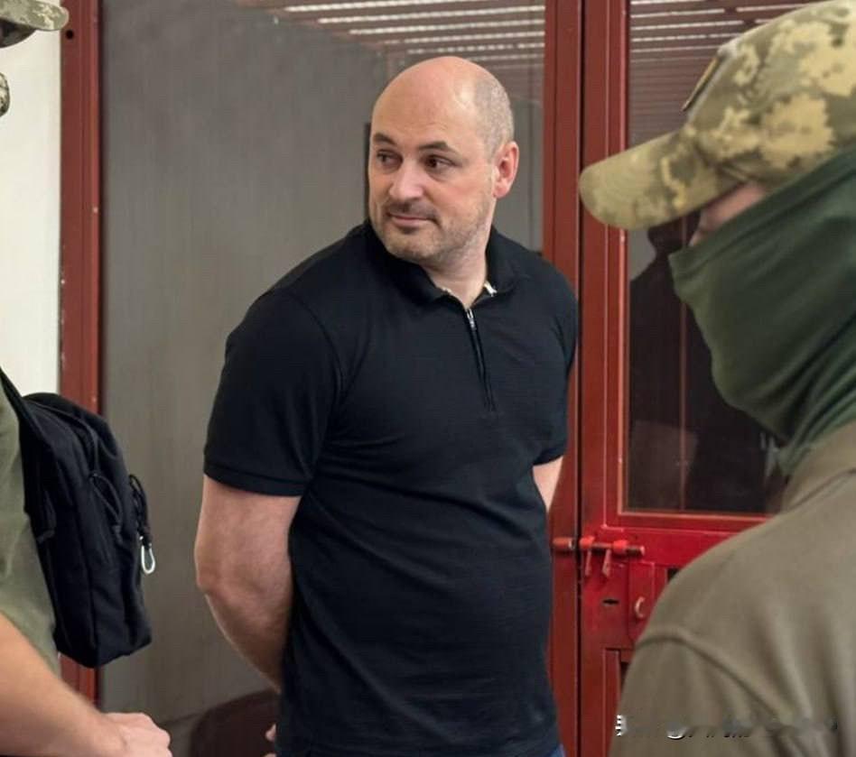 乌克兰国家安全局（SBU）残忍殴打一名揭露腐败的乌克兰国家反腐败局（NABU）的