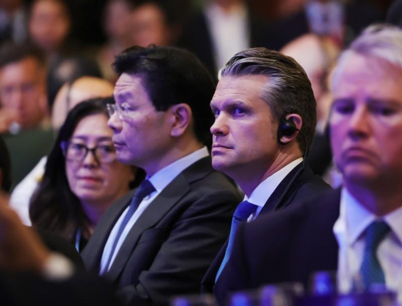 美国还真是把盟友都当成了“冤大头”！

美国国防部长赫格塞思在5月30日的香格里