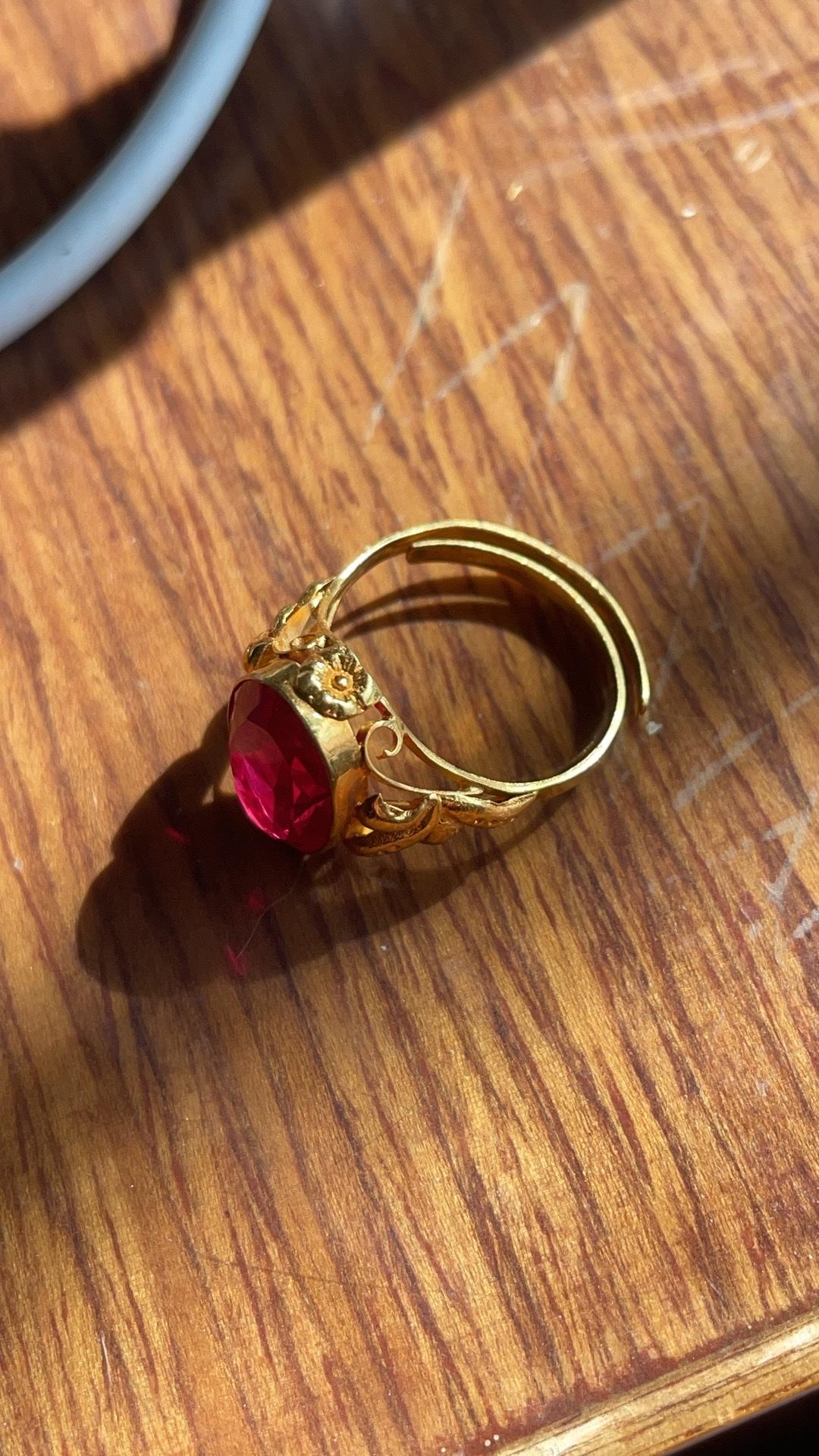 最近黄金价格忽上忽下

我把1997年在正规商厦买的18K戒指，上面写的18K戒