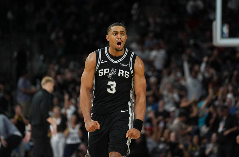 NBA杯1/4决赛，上半场马刺70-58湖人。上半场马刺替补29分，其中凯尔登·