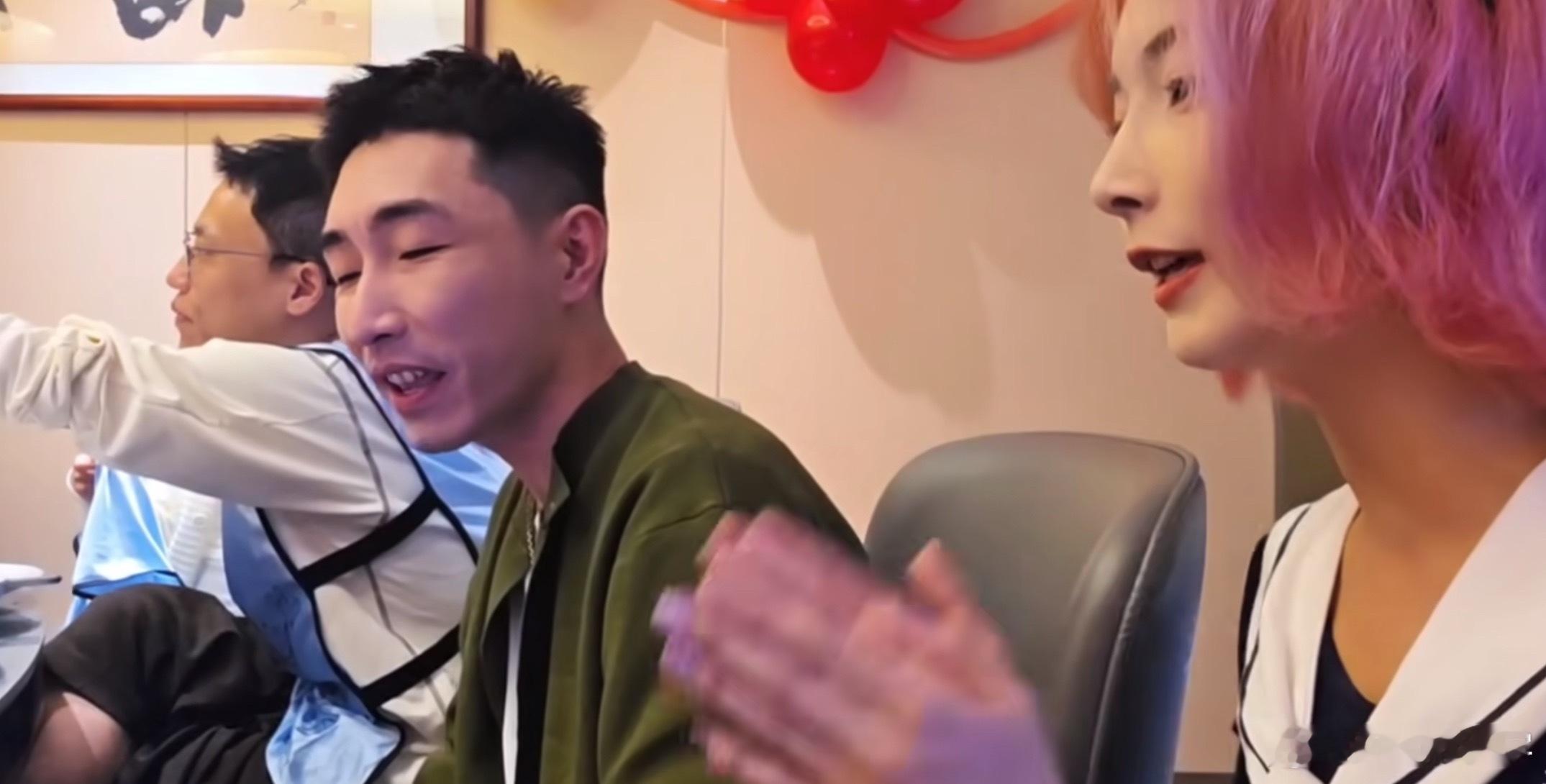 寅子：我去就是给阿飞面子啊，给阿飞占个台。我真不想去，如果有一天真下死规定了，你