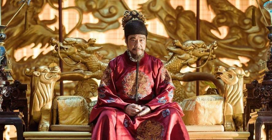 朱棣临终前说了句：夏原吉爱我。

问题是，夏原吉那时正关在他的监狱里。家已被朱棣