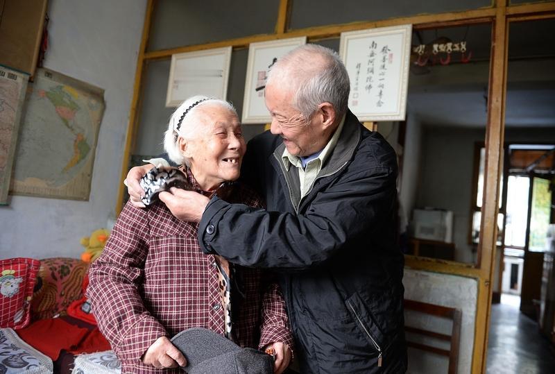 家庭亲情宛如冬日暖阳，温暖又治愈。年少时，我一心想着挣脱家的枷锁去闯荡，对父母的