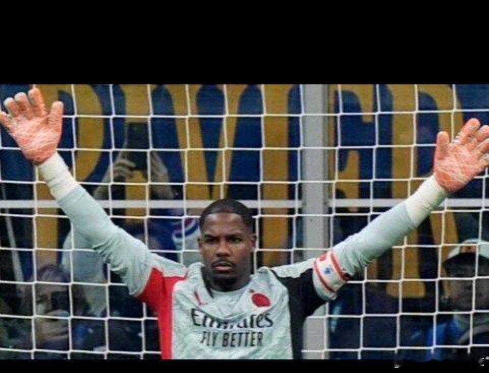 12月16日讯 据《米兰体育报》报道，AC米兰目前将与主力门将迈尼昂续约作为球队