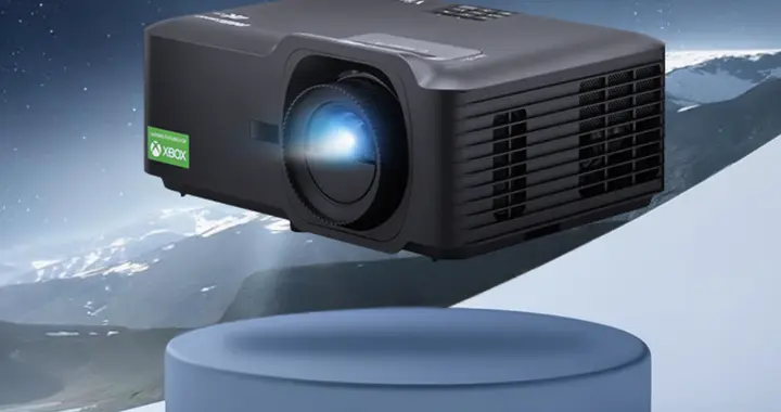 十一宅家开黑才是真狂欢 这台投影让客厅变专业电竞空间