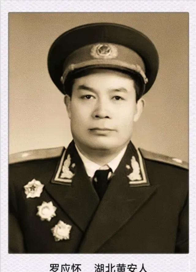 1942年，新四军26团被日军包围，眼看突围无望，团长决定与日军同归于尽，这时，