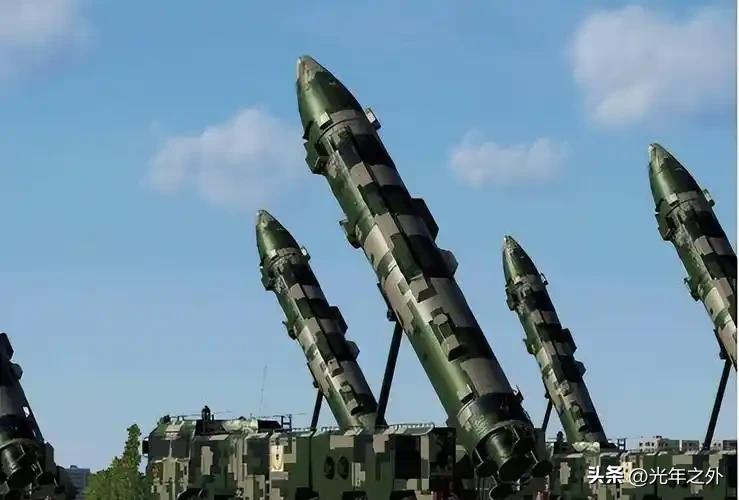 五角大楼彻底慌了！央视曝光东风17实战画面，美军几十年反导体系直接作废
 
央视