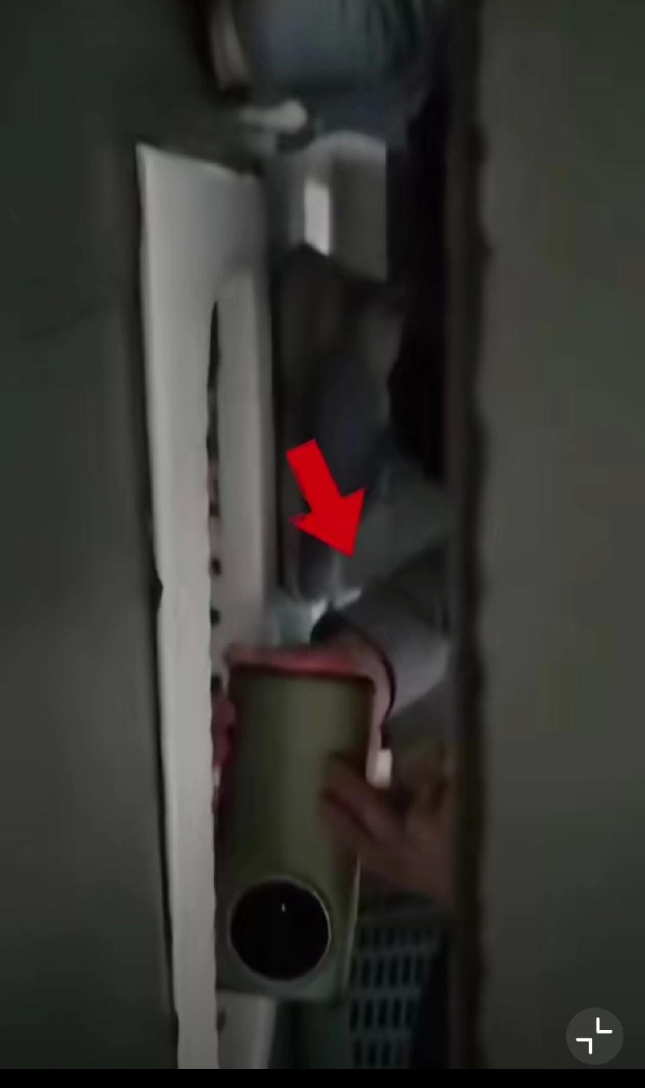 男子在厕所偷拍女同事两次，竟得到公司庇护？这还是一家教育公司？10月3日公司领导