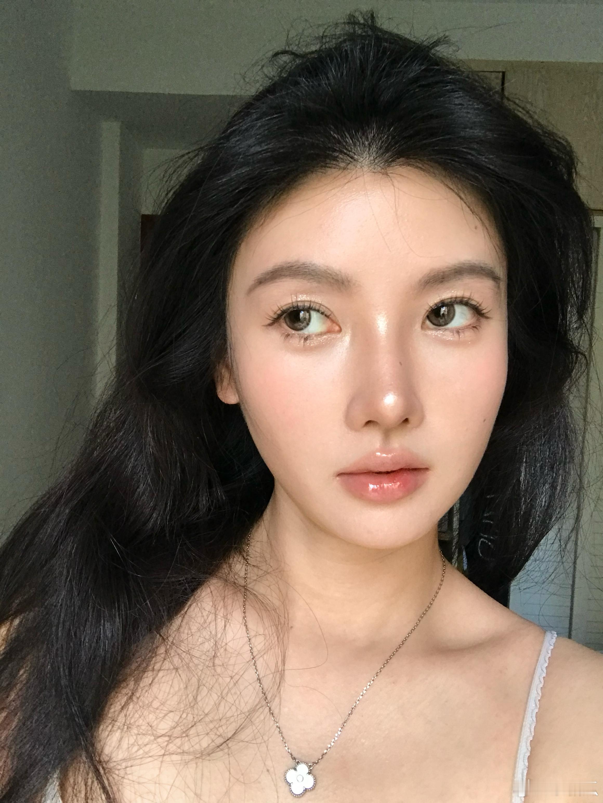 moira这块高光很值得色号009daydream非常小灯泡💡粉质也软糯，都有