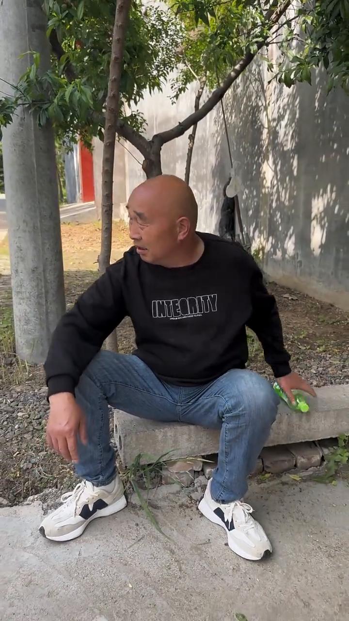 什么？手机呢？手机嘞。