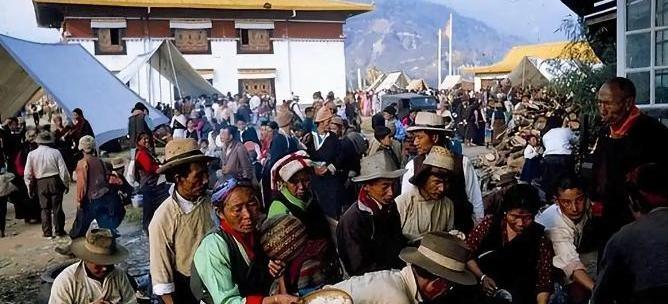 印度1975年吞并锡金，这事儿办得真不怎么漂亮。
当时以为占了个大便宜，直接把一
