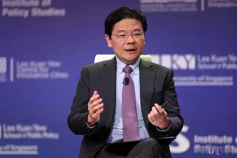 当大国博弈时，小国最危险的不是选边站，而是“看不清形势”。
甲午战争前李鸿章对日