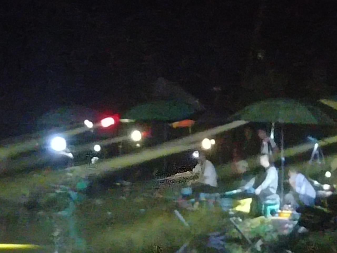 烟火气氛围，看夜钓乐趣
      谁懂啊！在和谐外人工湖散步到一半，突然被崇福