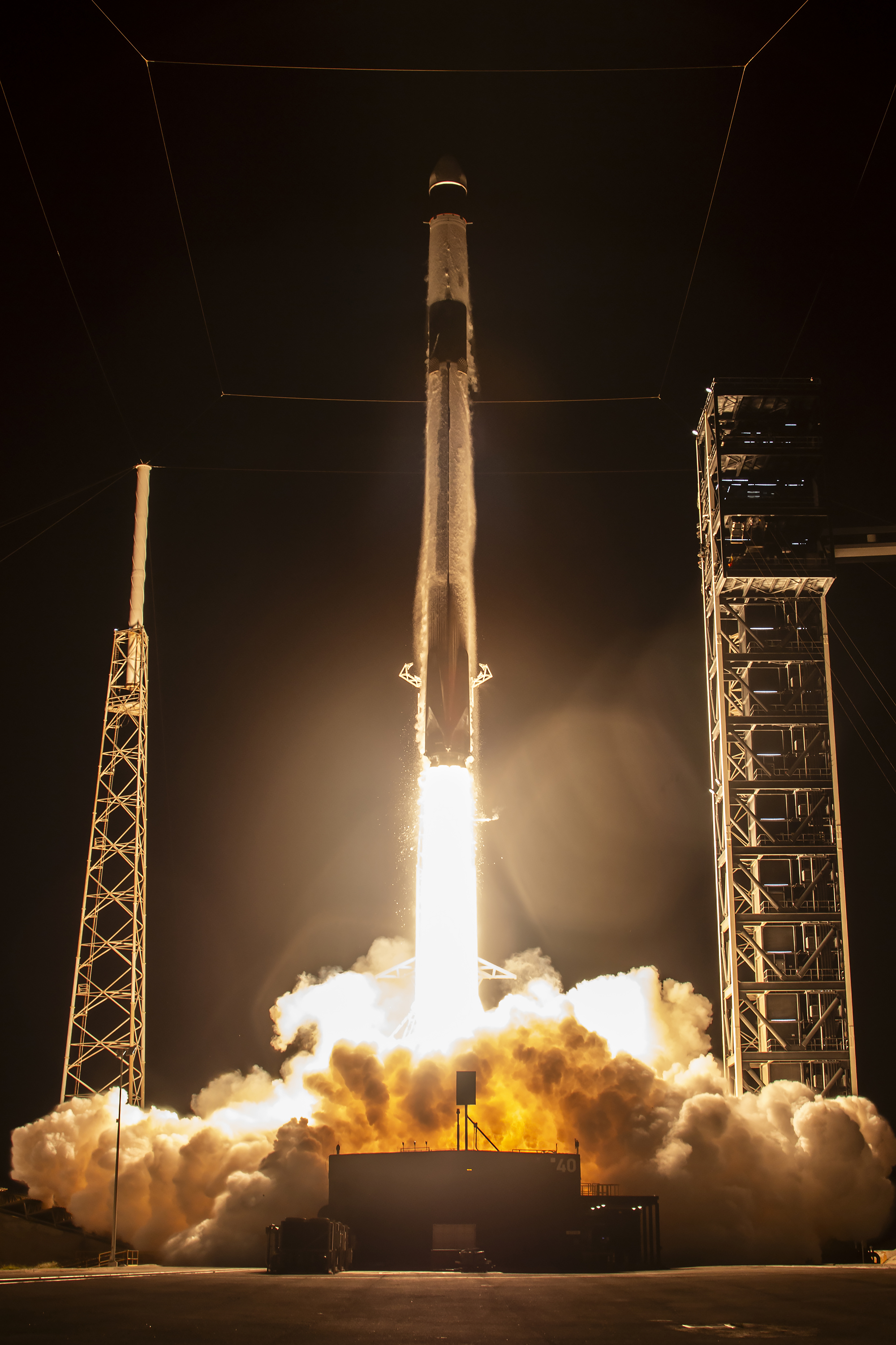 北京时间2026年10月13日18时33分，SpaceX从卡纳维拉尔角太空军基地