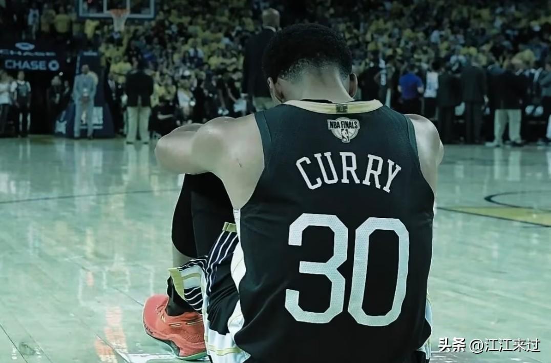 库里一人一城的代价，就是要伴随球队的高峰和低谷！现在流行审时度势！
詹姆斯晚年等