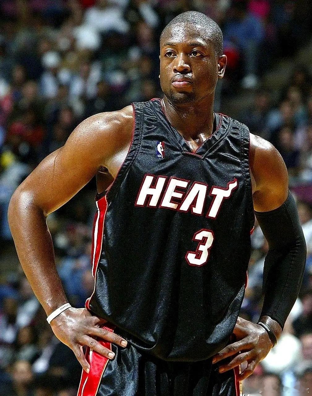 刷到一张热火队史得分榜，扫了一眼，差点以为榜单印错了。韦德第一，21556分，这