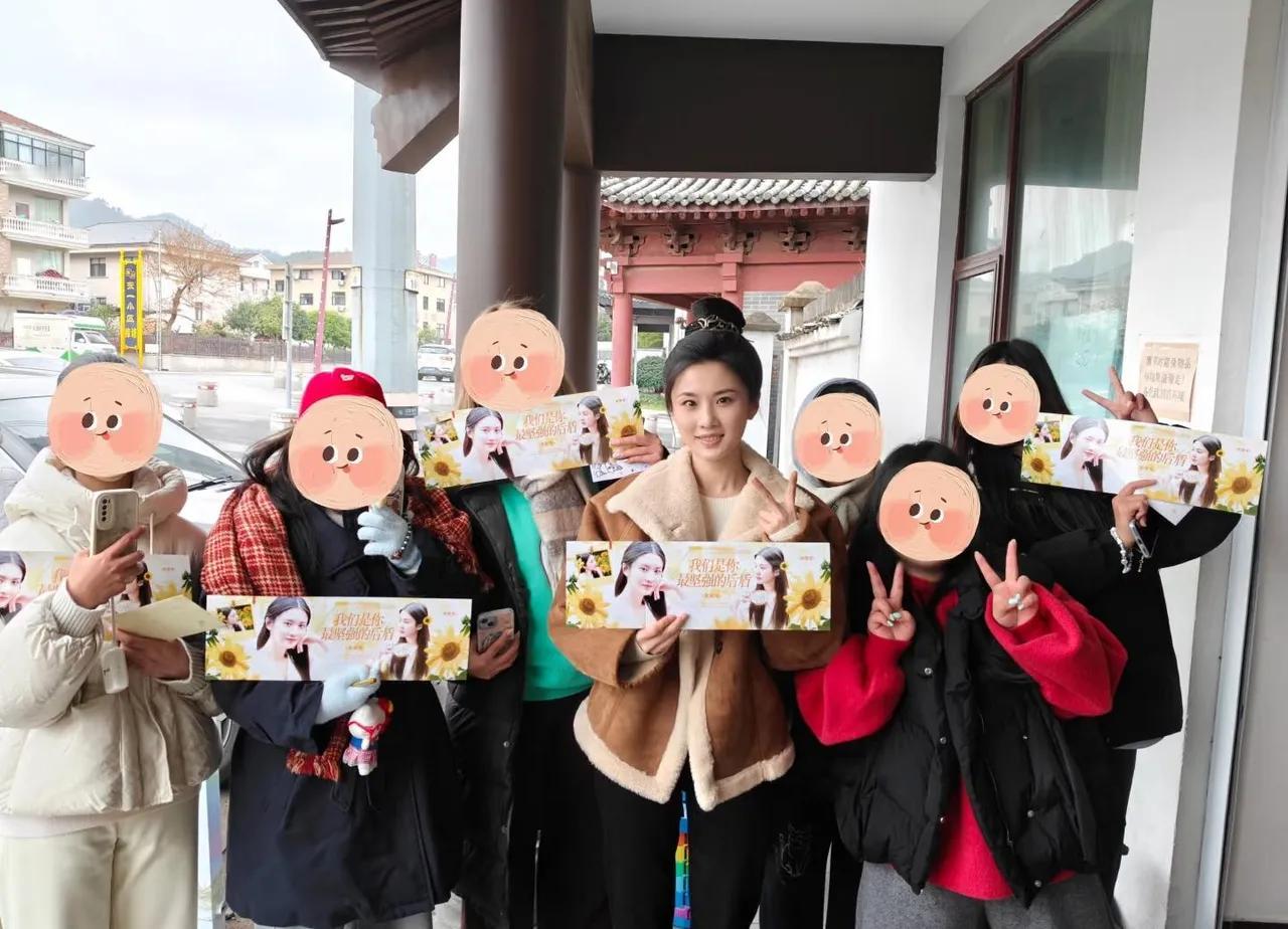 好飒的女捕头！期待尽快上映！
在农历新年之前杀青，可以安心回家和家人过年了。张慧