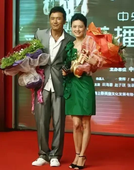 这是港圈与内娱的又一次合作，为什么港圈与内娱的合作越来越多？那是因为港圈的黄金时