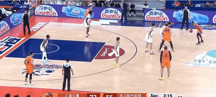 福格这个3+1什么水准，招牌3+1打进，王哲林也被琼斯撞倒


福格状态下滑很快