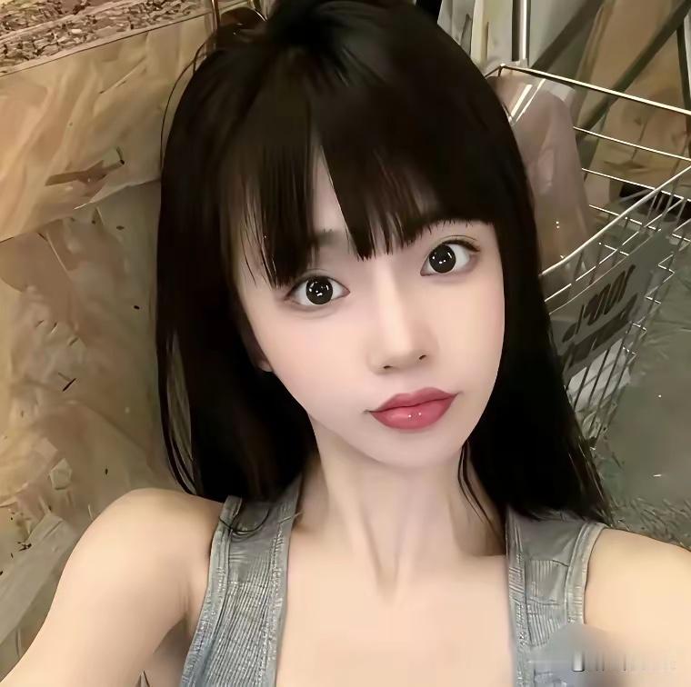 司晓迪，96年的，山东人，学历就中学毕业实锤谈过的：李汶翰、秦霄贤。有合照或聊天
